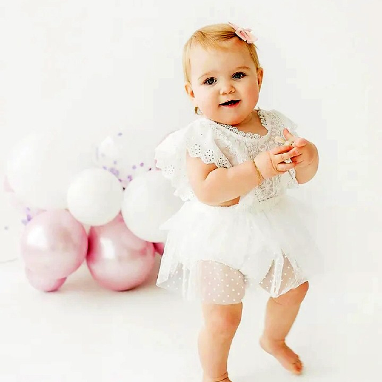 Фотосессия на годик день рождения ребенка в Москве в студии и дома от детского фотографа. Фотосессия в студии в Москве от профессионального фотографа услуги по доступным ценам