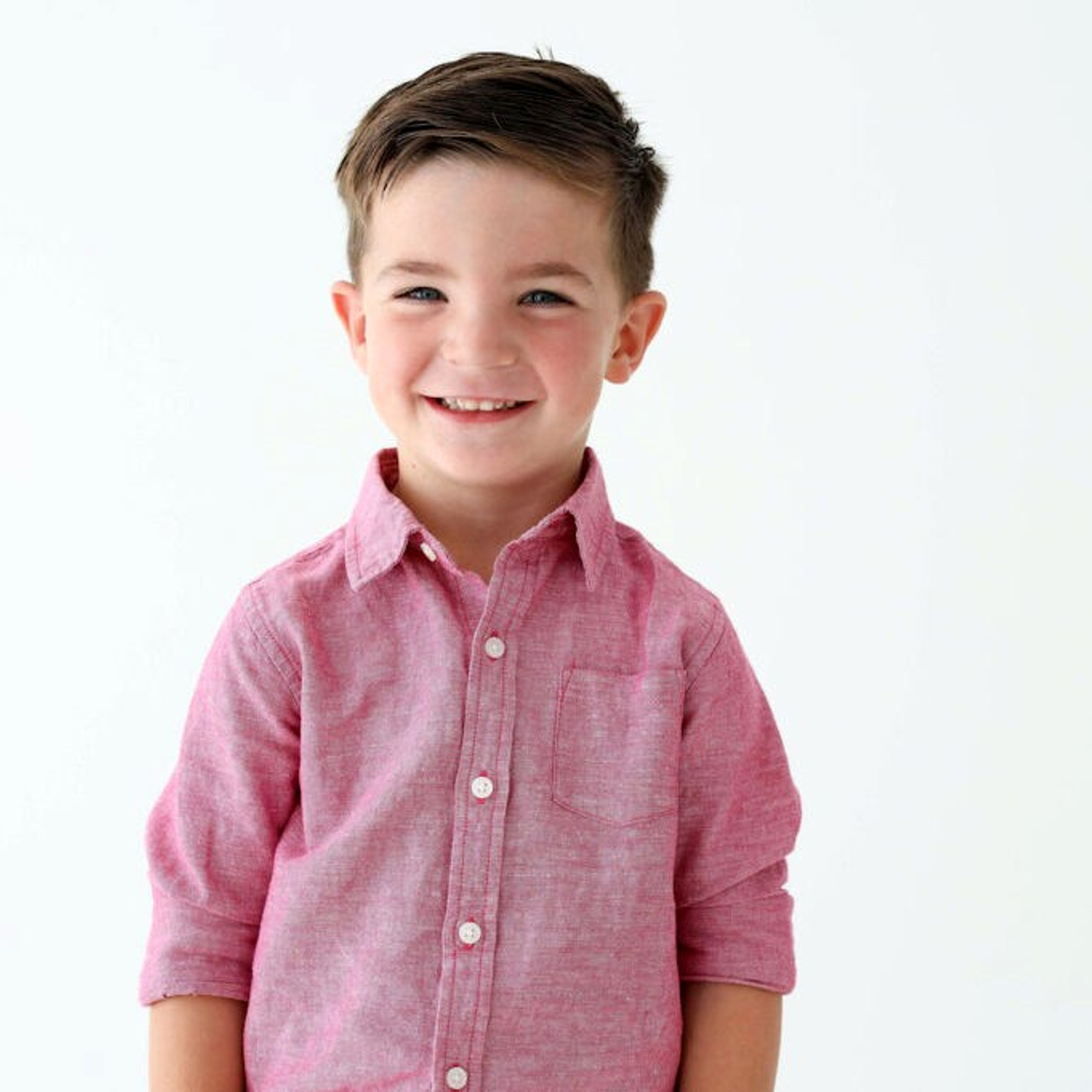 Фотосессия детской одежды для маркетплейсов от фотографа. Фотосессия в студии в Москве от профессионального фотографа услуги по доступным ценам