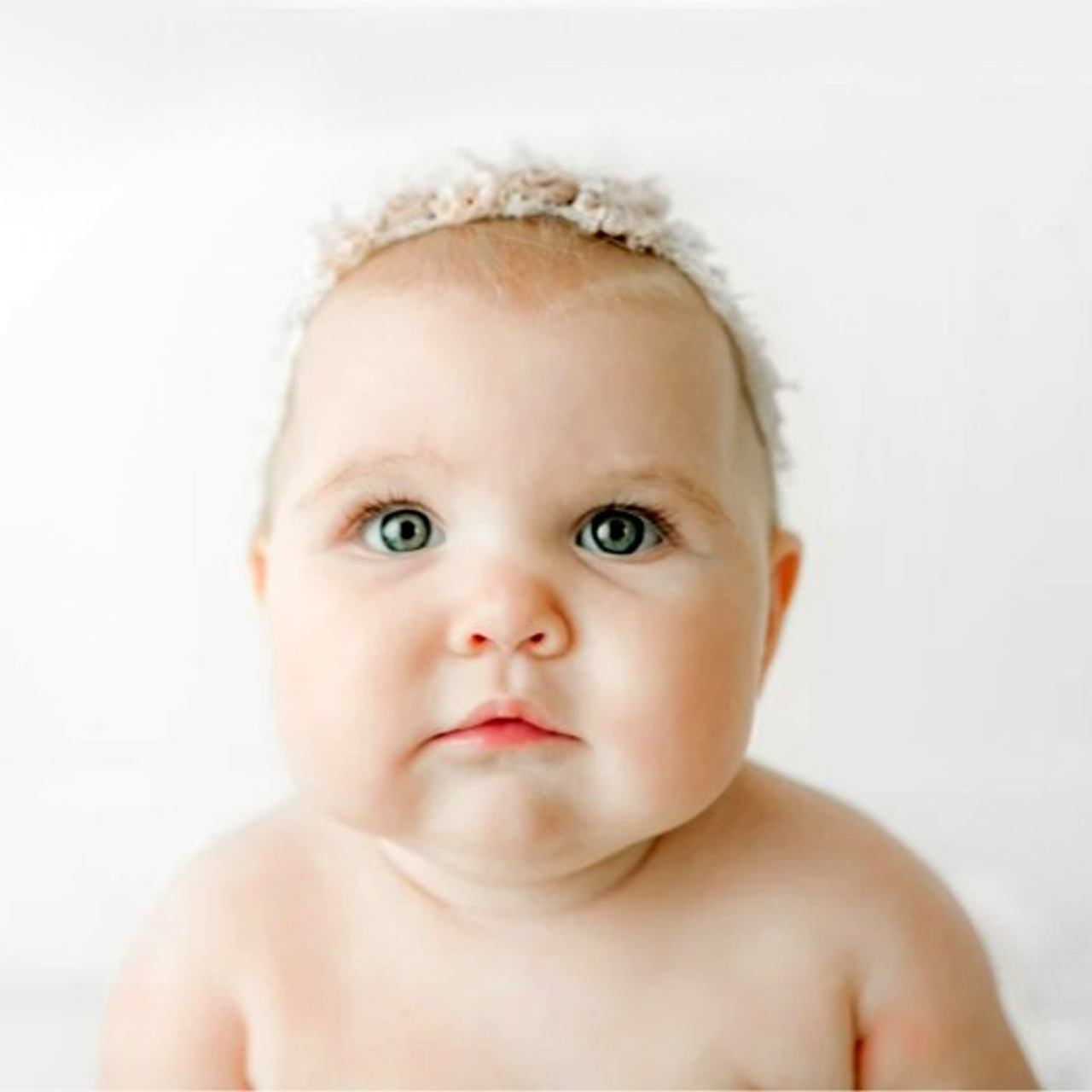 Фотосессия на годик день рождения ребенка в Москве в студии и дома от детского фотографа. Фотосессия в студии в Москве от профессионального фотографа услуги по доступным ценам