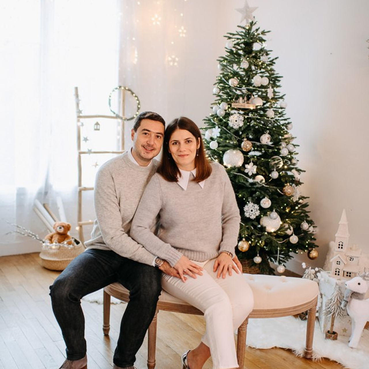 Новогодняя семейная фотосессия в Москве дома. Фотосессия в студии в Москве от профессионального фотографа услуги по доступным ценам