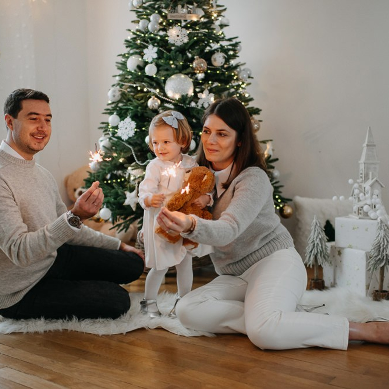 Новогодняя семейная фотосессия в Москве дома. Фотосессия в студии в Москве от профессионального фотографа услуги по доступным ценам