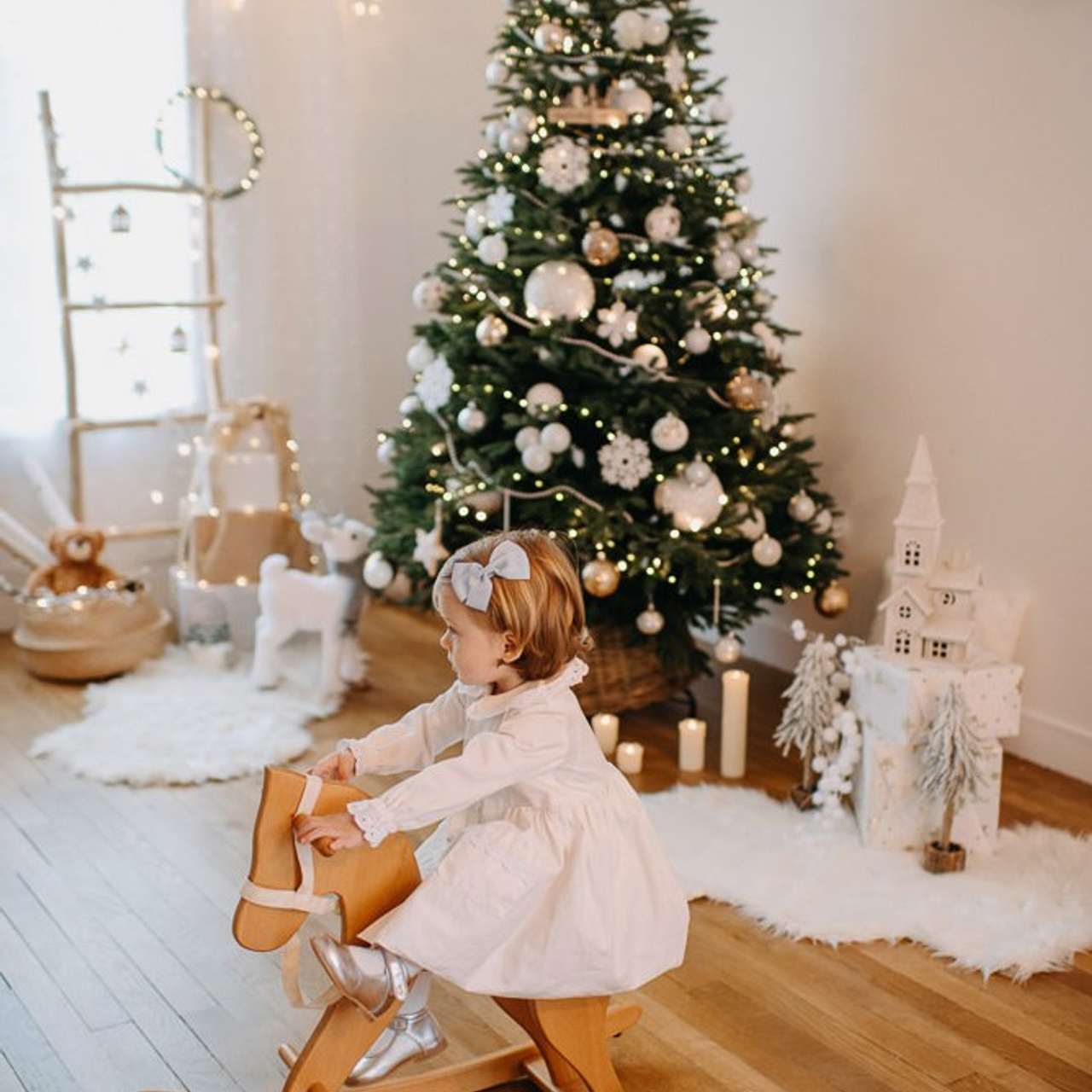 Новогодняя семейная фотосессия в Москве дома. Фотосессия в студии в Москве от профессионального фотографа услуги по доступным ценам