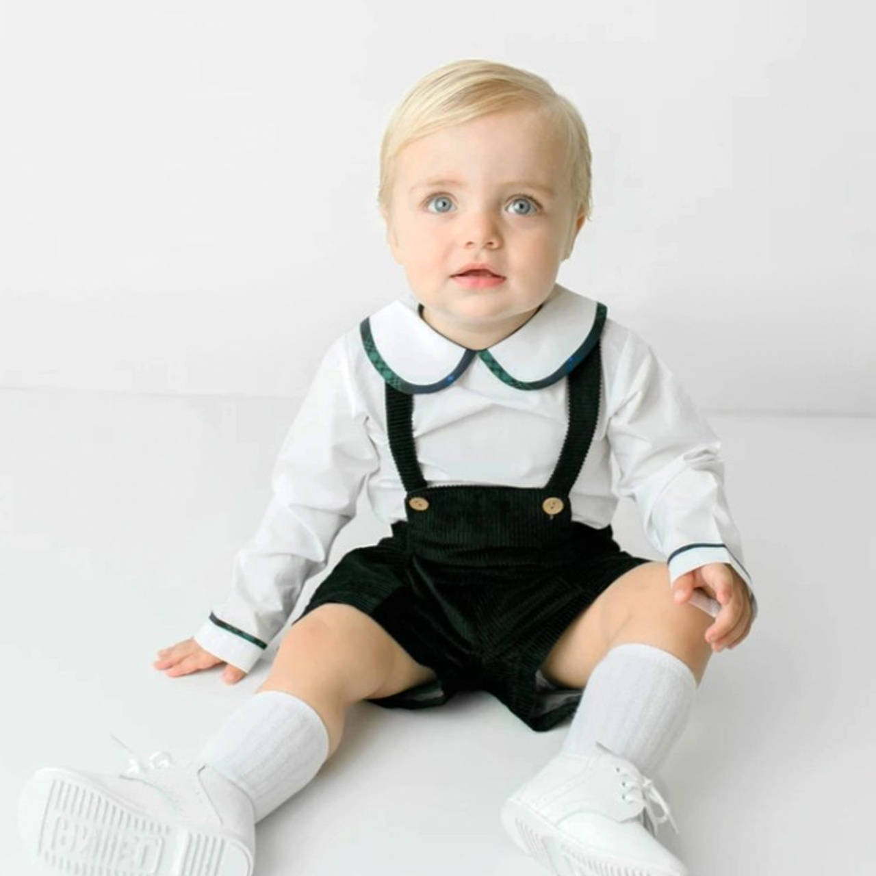 Фотосессия на годик день рождения ребенка в Москве в студии и дома от детского фотографа. Фотосессия в студии в Москве от профессионального фотографа услуги по доступным ценам