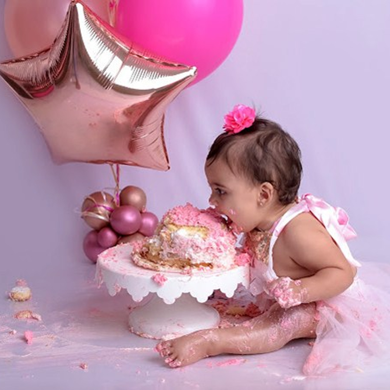 Фотосессия на годик день рождения ребенка в Москве в студии и дома от детского фотографа. Фотосессия в студии в Москве от профессионального фотографа услуги по доступным ценам