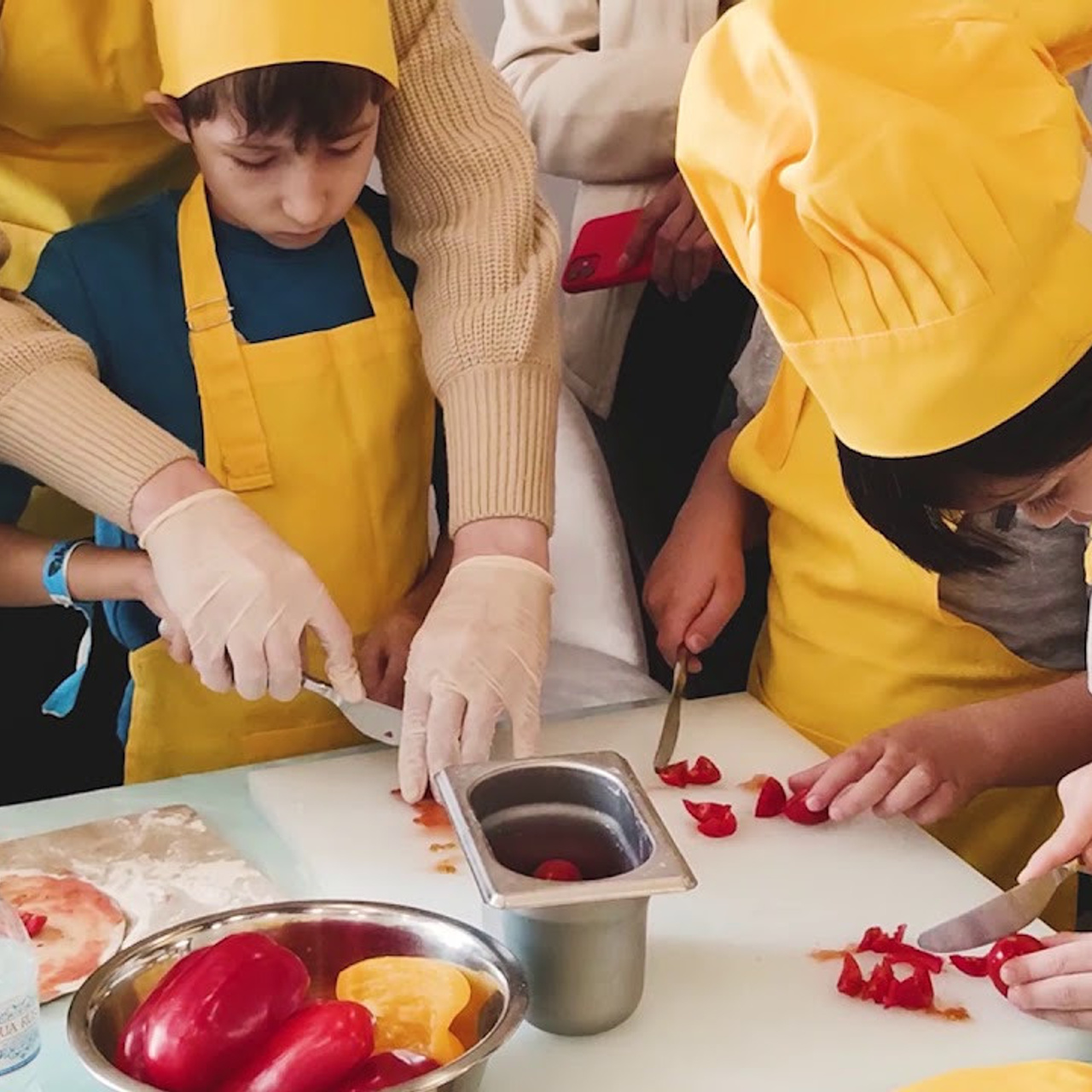 Бэкстейдж. Видеомейкер и фотограф Кэтрин.Филм