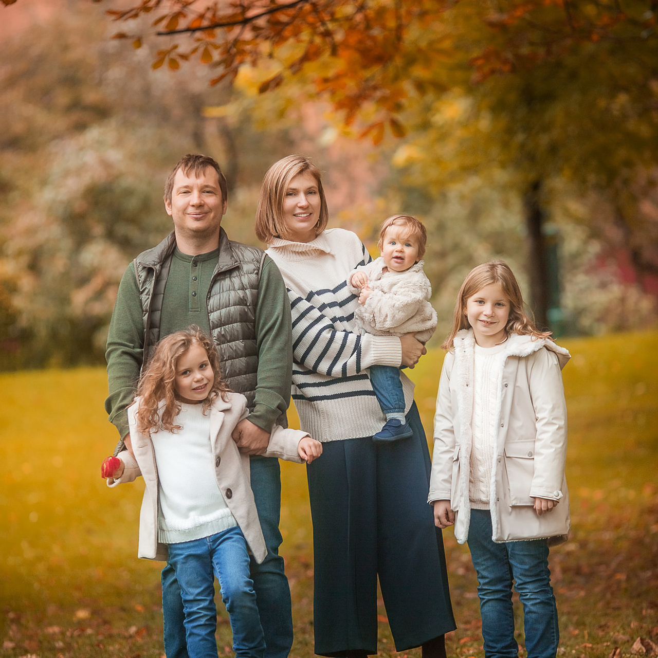 4 фотосессии одной семьи. Зима, весна, лето и осень.