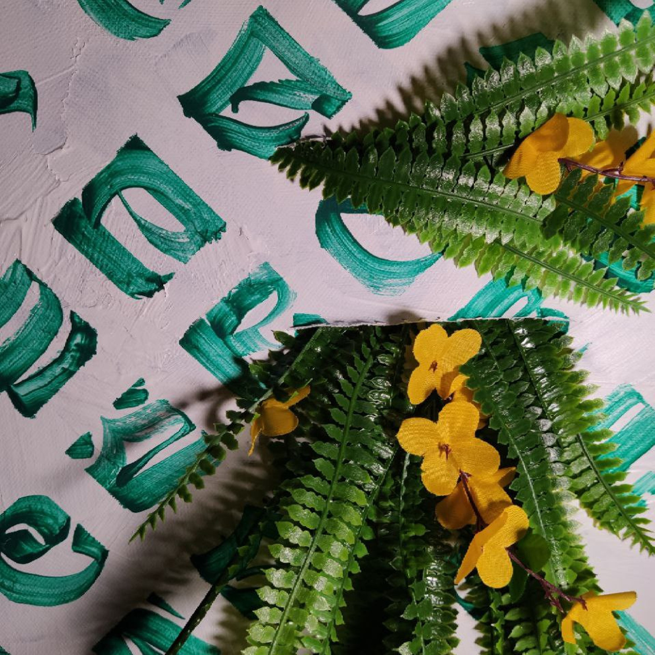 Каллиграфия на холстах со смыслом от Андрея Рэя