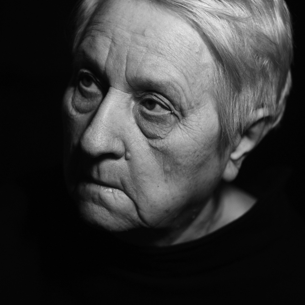 Из темноты