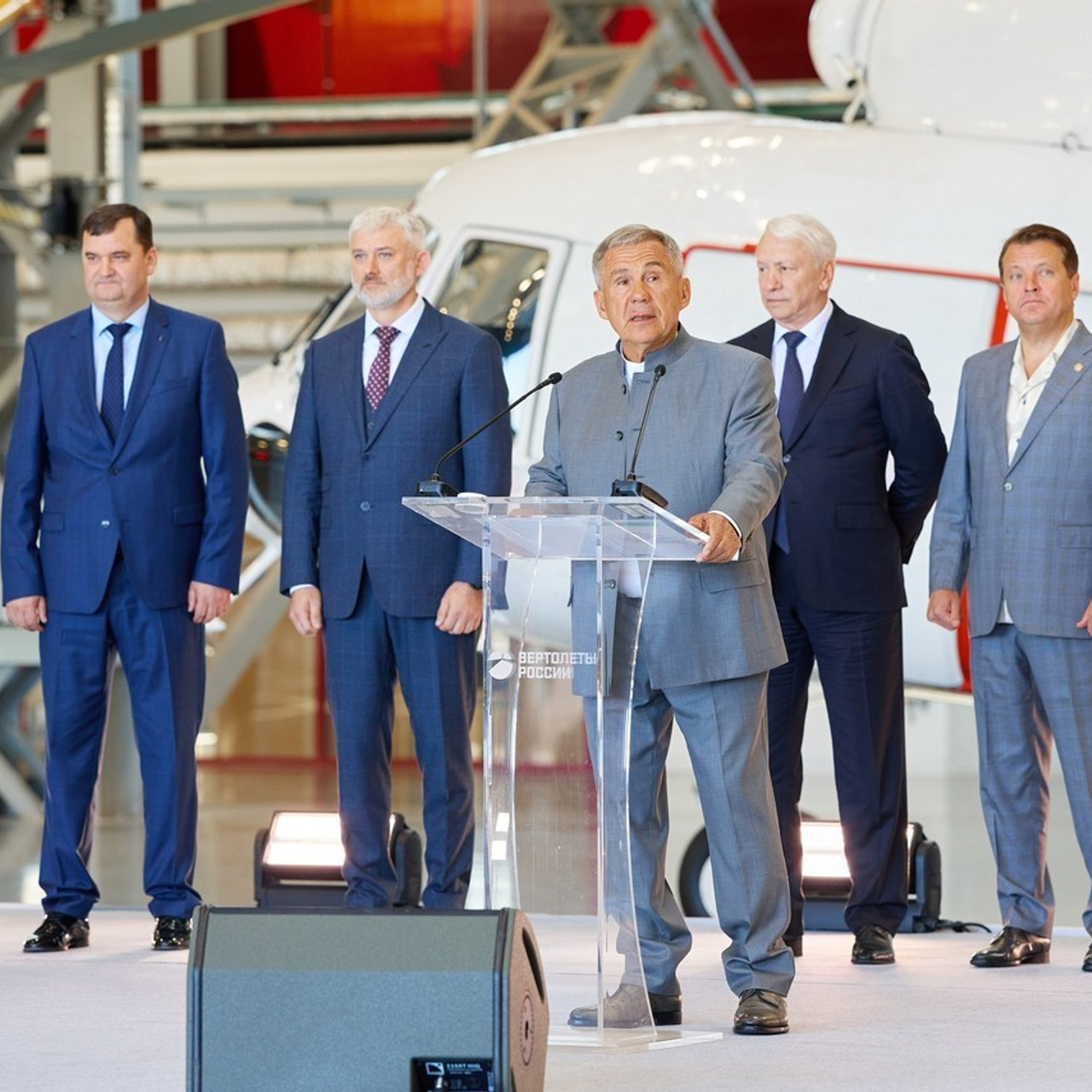 Отзывы клиентов. Мое имя Раиль. Я репортажный фотограф в Казани, так же мой любимый жанр — свадебный фотограф