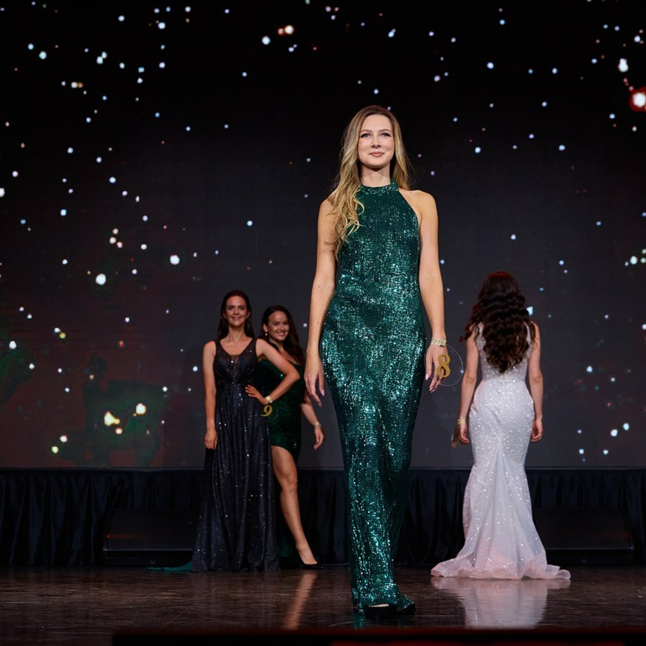 Отзывы клиентов. Мое имя Раиль. Я репортажный фотограф в Казани, так же мой любимый жанр — свадебный фотограф