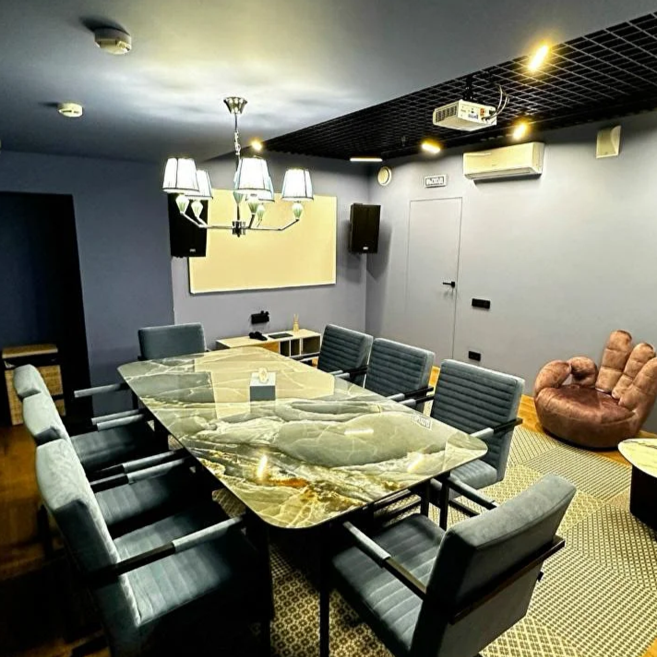 Актуальные фотостудии Самары: аренда, интерьерный и фоновые локации, услуги фотографа