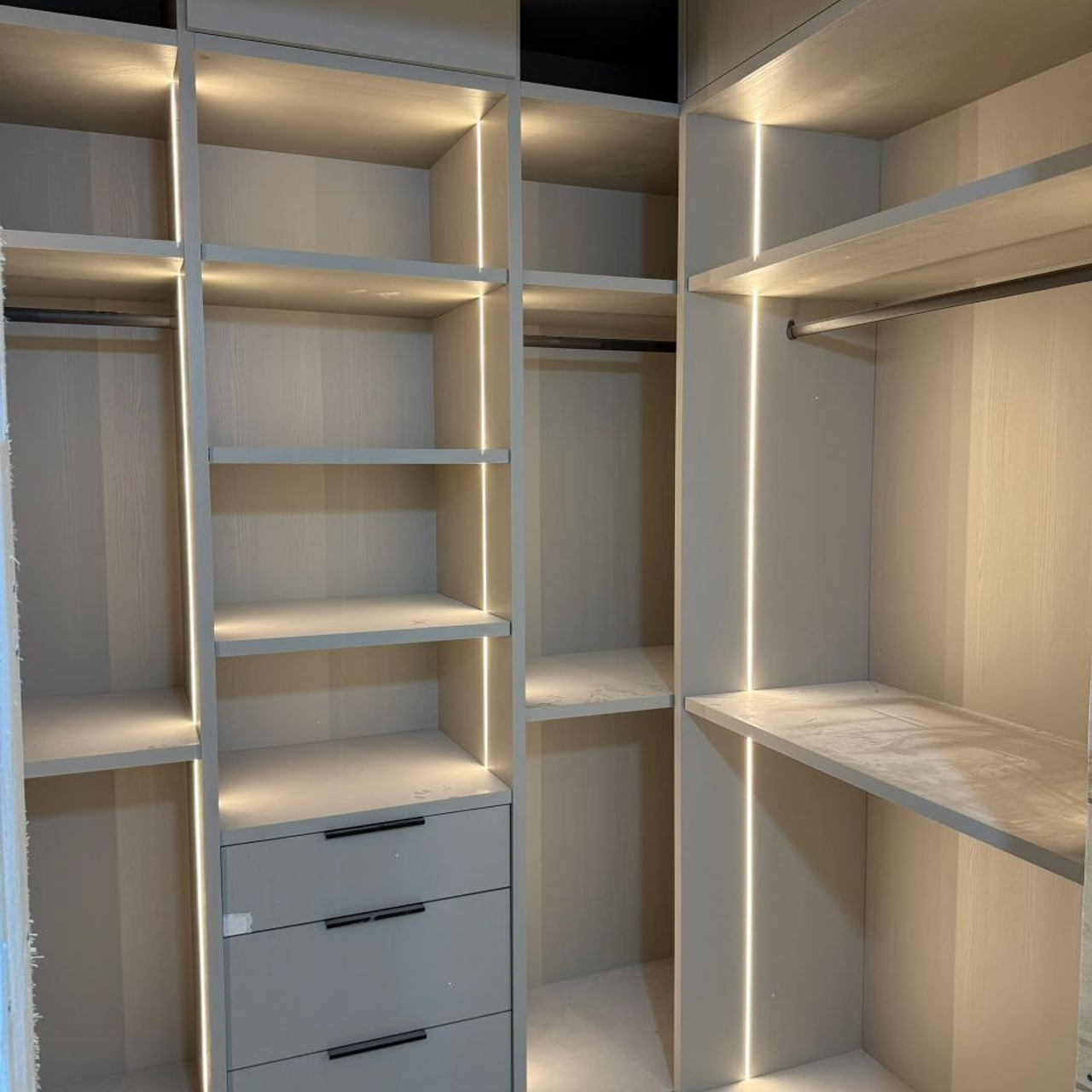 Гардеробные. КУХНИ, шкафы, гардеробные, предметы интерьера, дизайн-проект, замер, доставки и монтаж