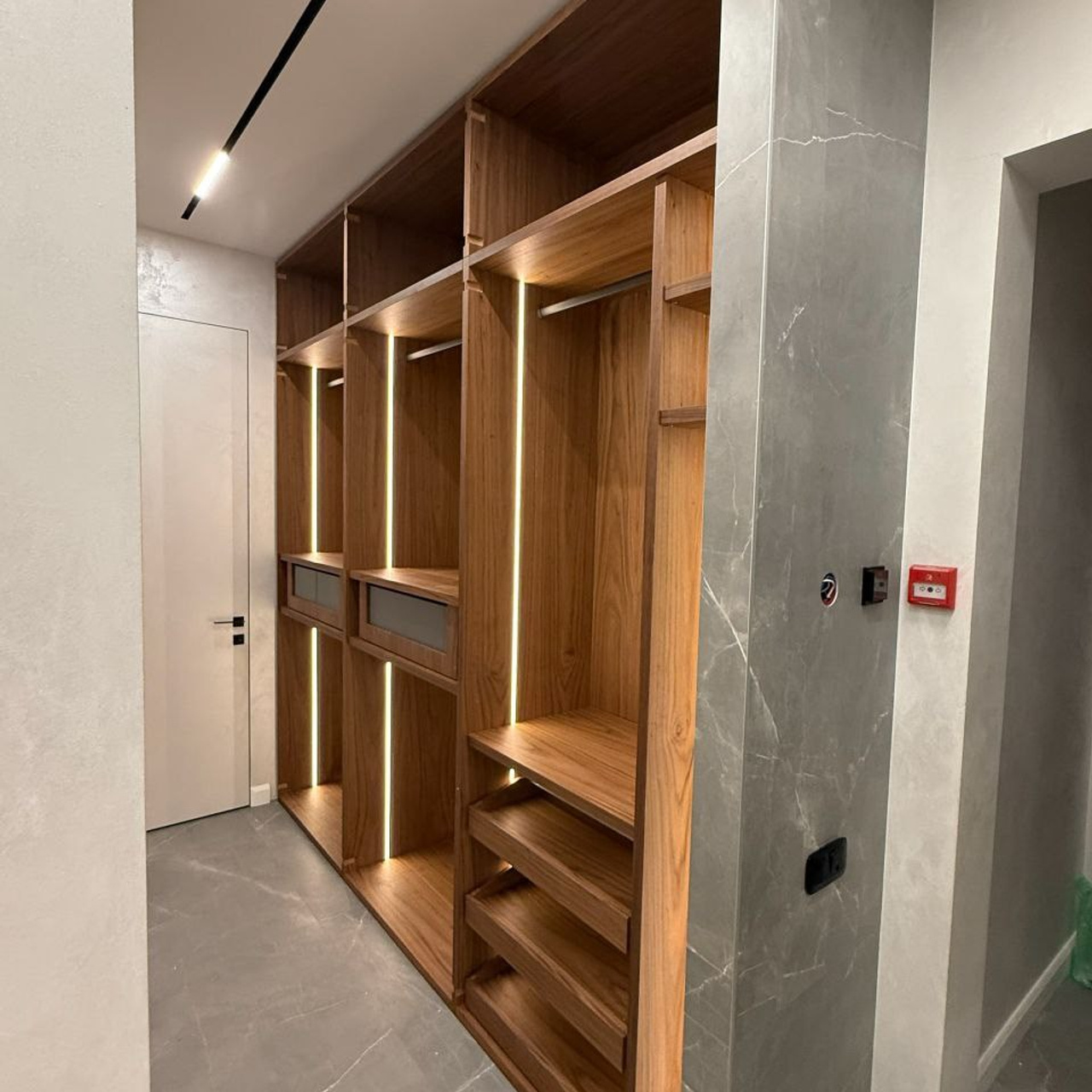 Гардеробные. КУХНИ, шкафы, гардеробные, предметы интерьера, дизайн-проект, замер, доставки и монтаж