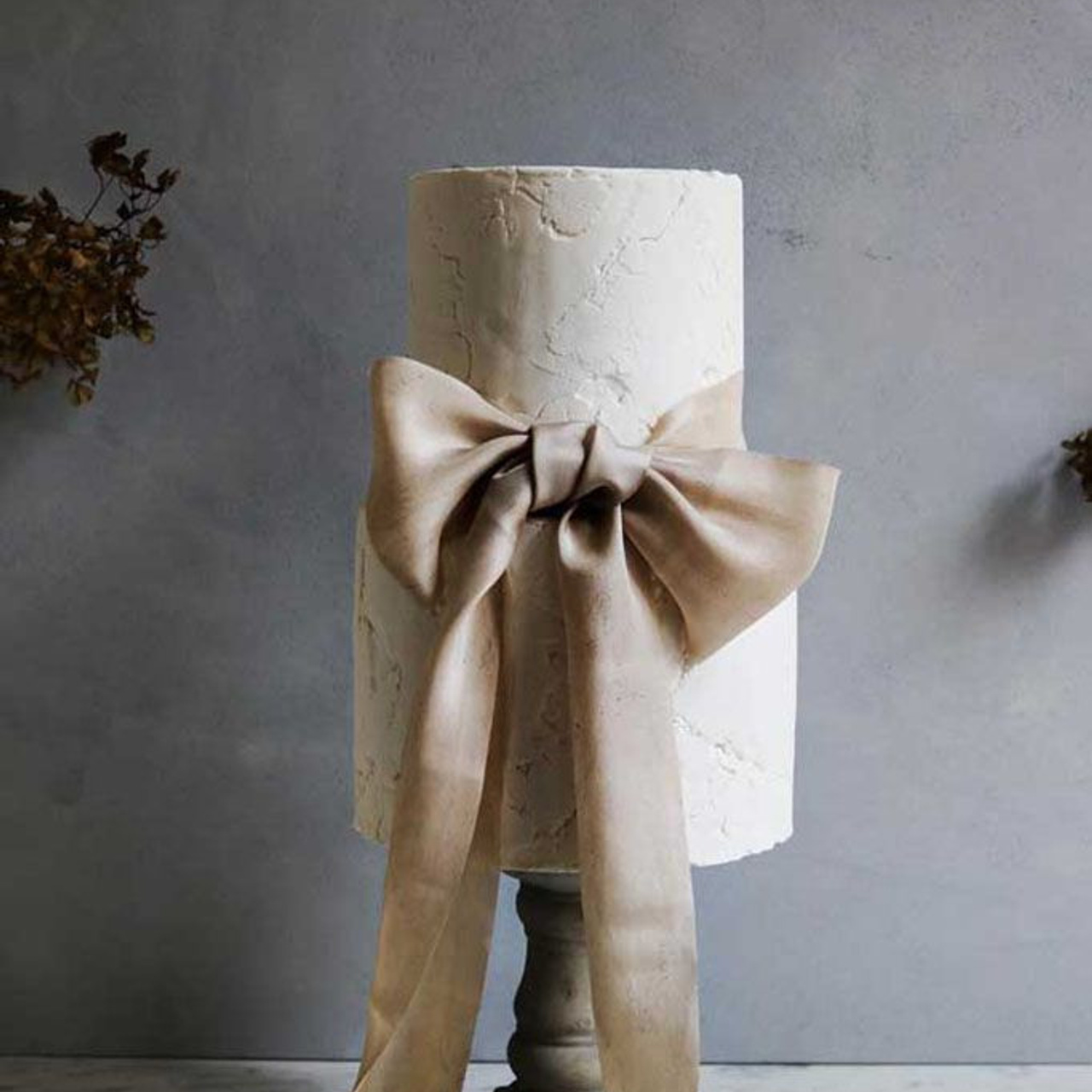 Приглашения на свадьбу и торт