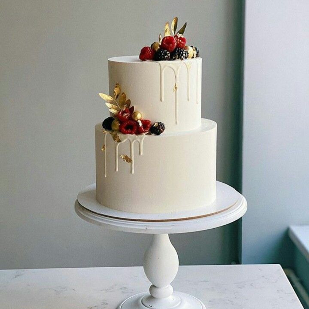 Приглашения на свадьбу и торт