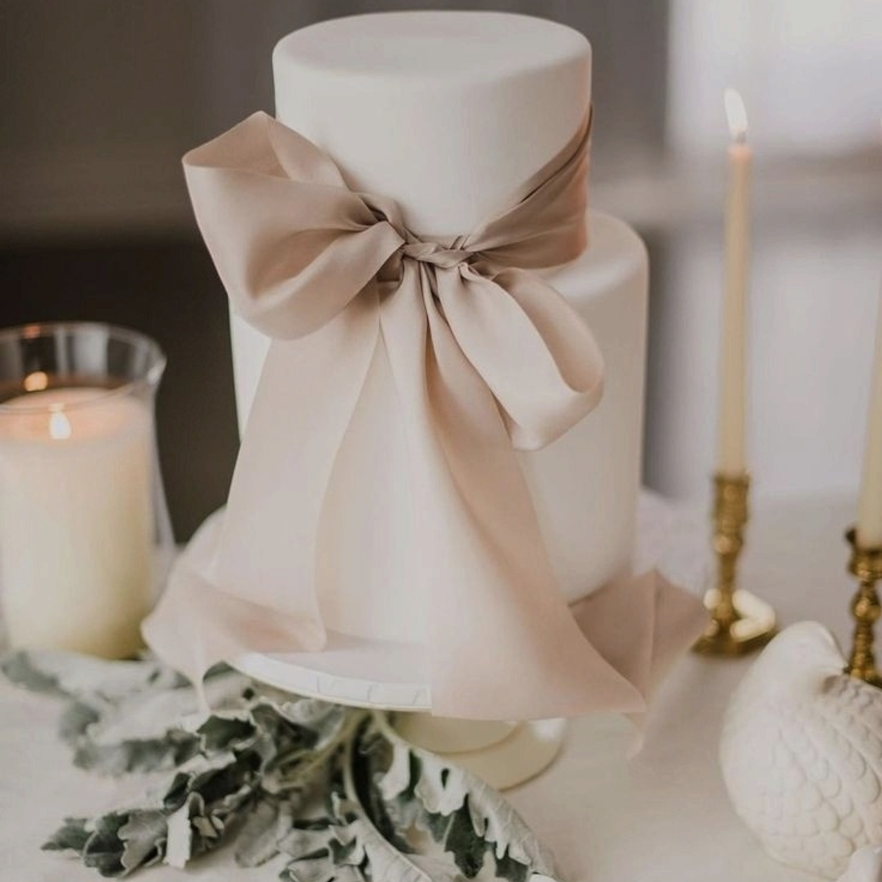 Приглашения на свадьбу и торт