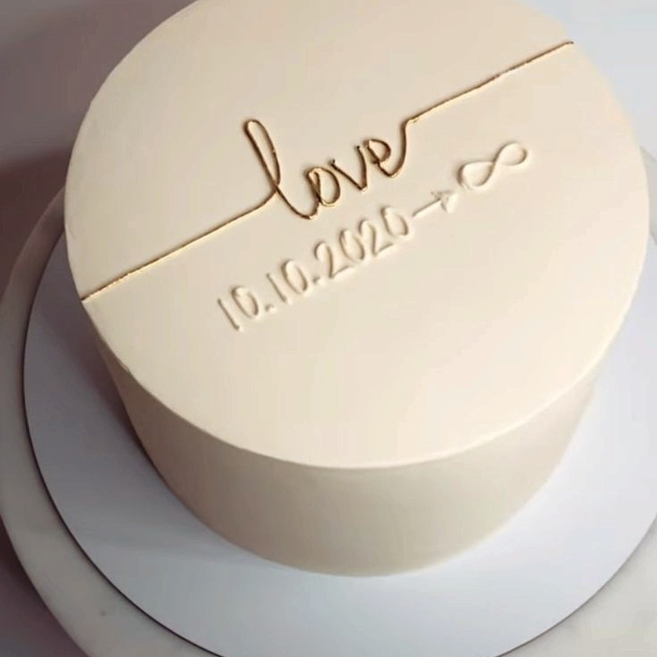 Приглашения на свадьбу и торт