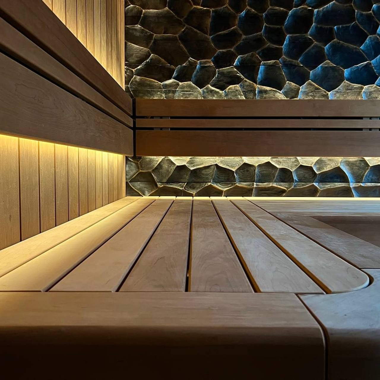 Кодовое название- Чешуя. Баня на берегу Суходольского озера выполнена для MBSaun и получила свое название за уникальные 3D панели