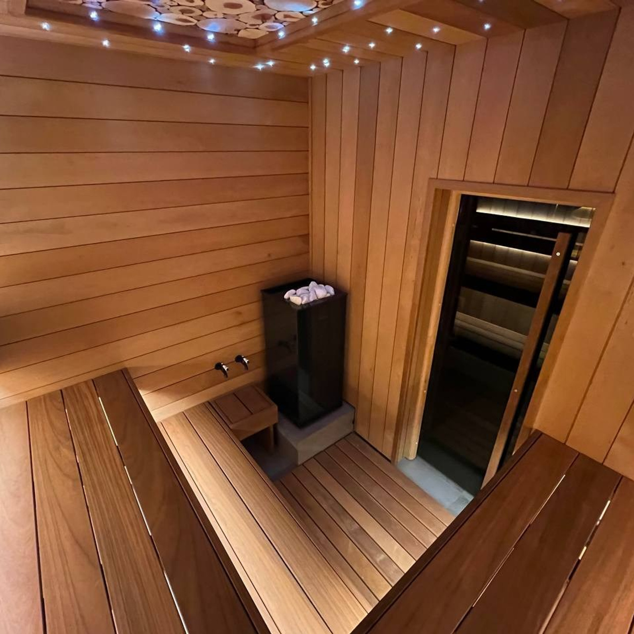 Респект команде Печи Горбунова за&nbsp;продуманный проект, а&nbsp;нам&nbsp;— за&nbsp;его реализацию: термоольха, Sangens, звёздное небо и&nbsp;можжевеловое панно