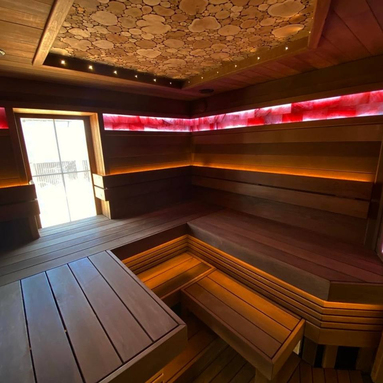 Парная «Цвет настроения» в Семкино: термоольха, солевые линии с RGB, можжевельник с оптоволокном и автоподача воды — пар без компромиссов.