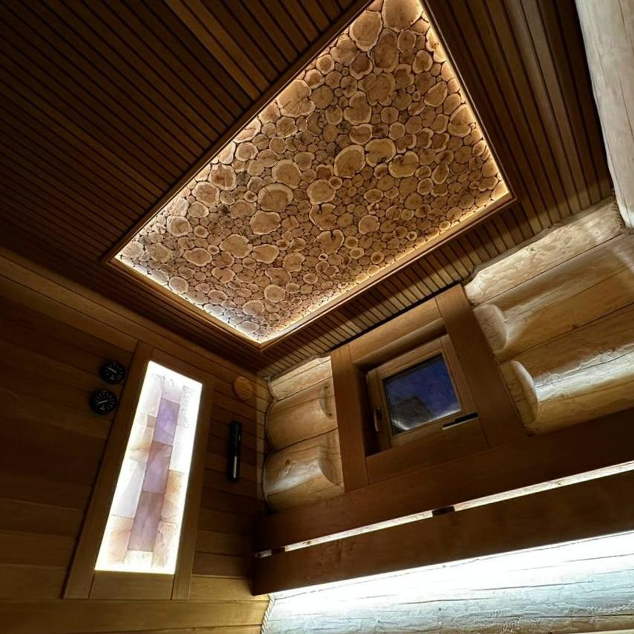 Баня из бревна в Усть-Ижоре сочетает традиции и современные решения: можжевельник, соль, обилие света и шайка Cariitti