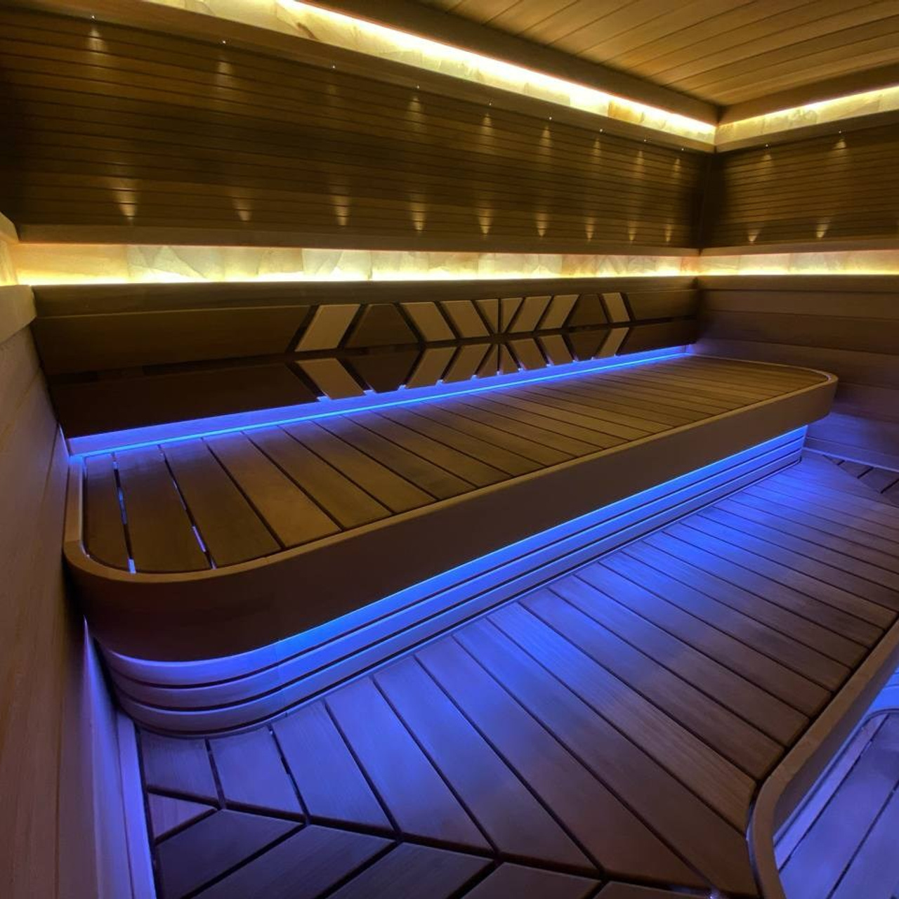 Реновация парной в МО: тёплая ольха, стильная термоотделка, сияние оптоволокна и солевые линии в изысканном дизайне.