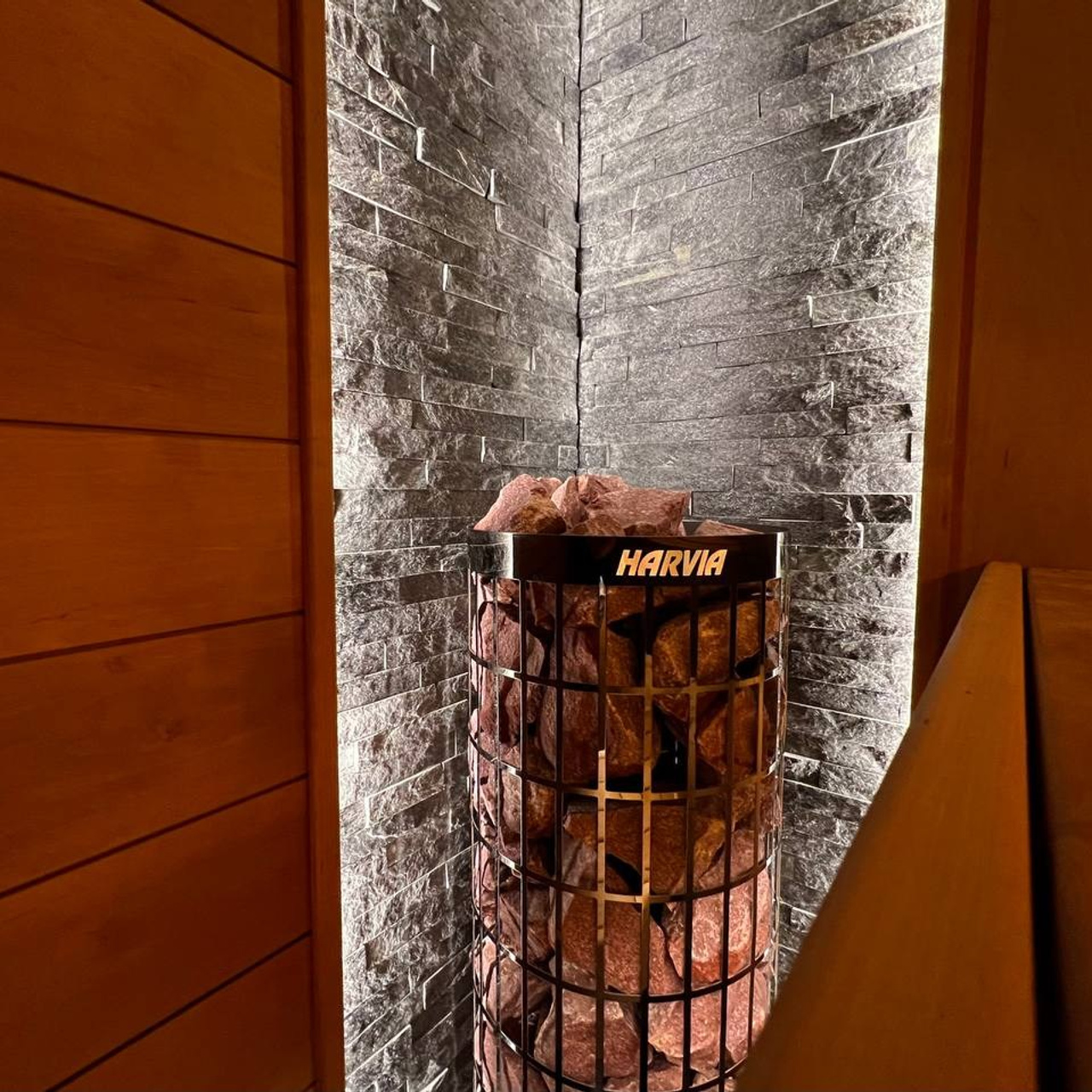 Сауна в ЖК Автограф. Несмотря на небольшие габариты, парная легко вмещает всю семью. Сауна в квартире уже не роскошь