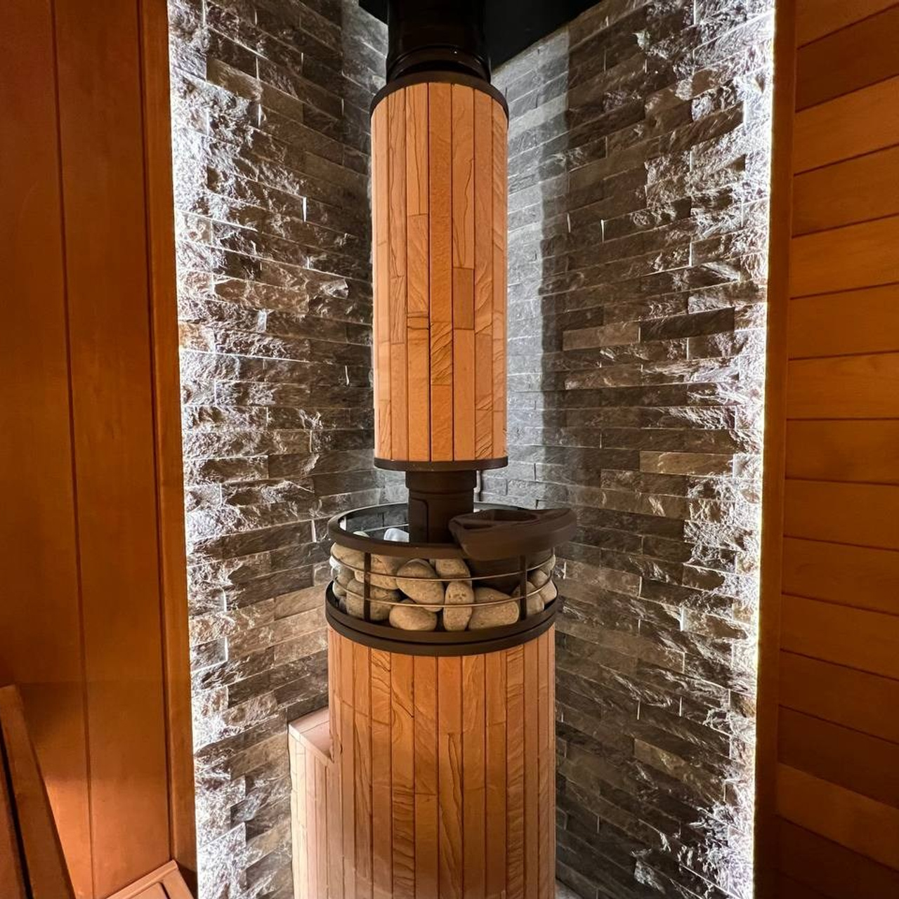 Роскошная парная в&nbsp;Касимово с&nbsp;натуральным камнем, можжевеловым панно, парящими полками и&nbsp;спинками, и&nbsp;главное- Атмосфера в&nbsp;новой облицовке