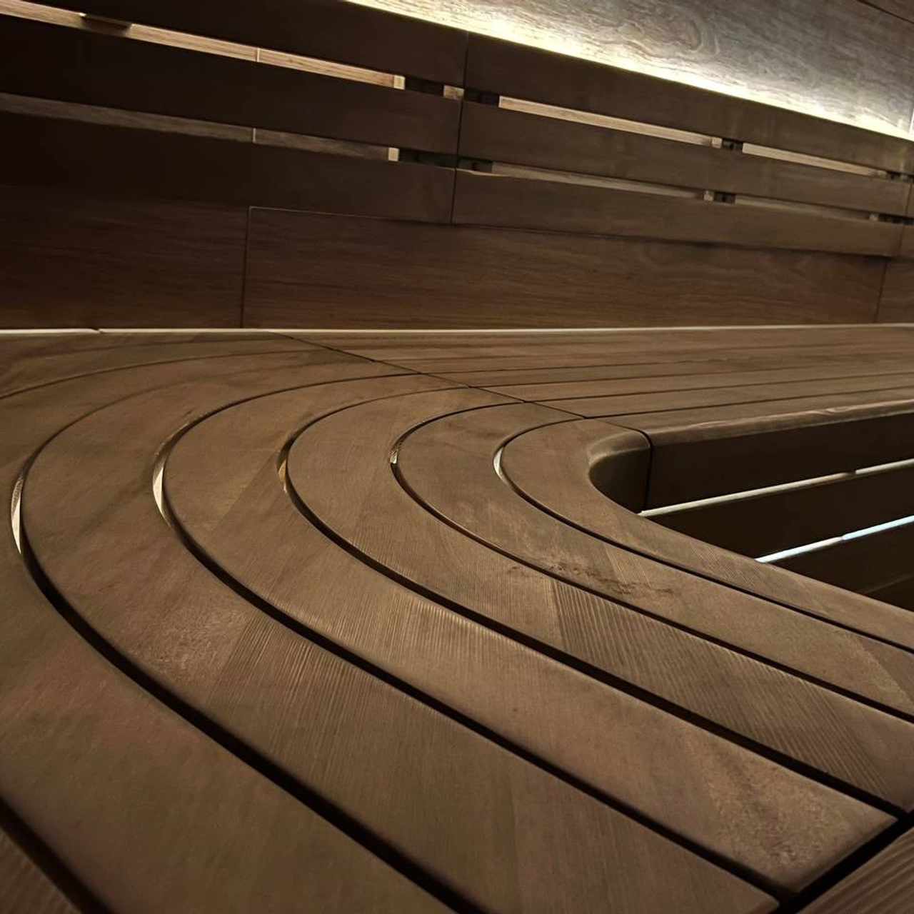 Парная для жителей дома на Крестовском. Уникальный проект, не имеющий аналогов. Панели в на стенах и потолке, канадский кедр, огромный EOS