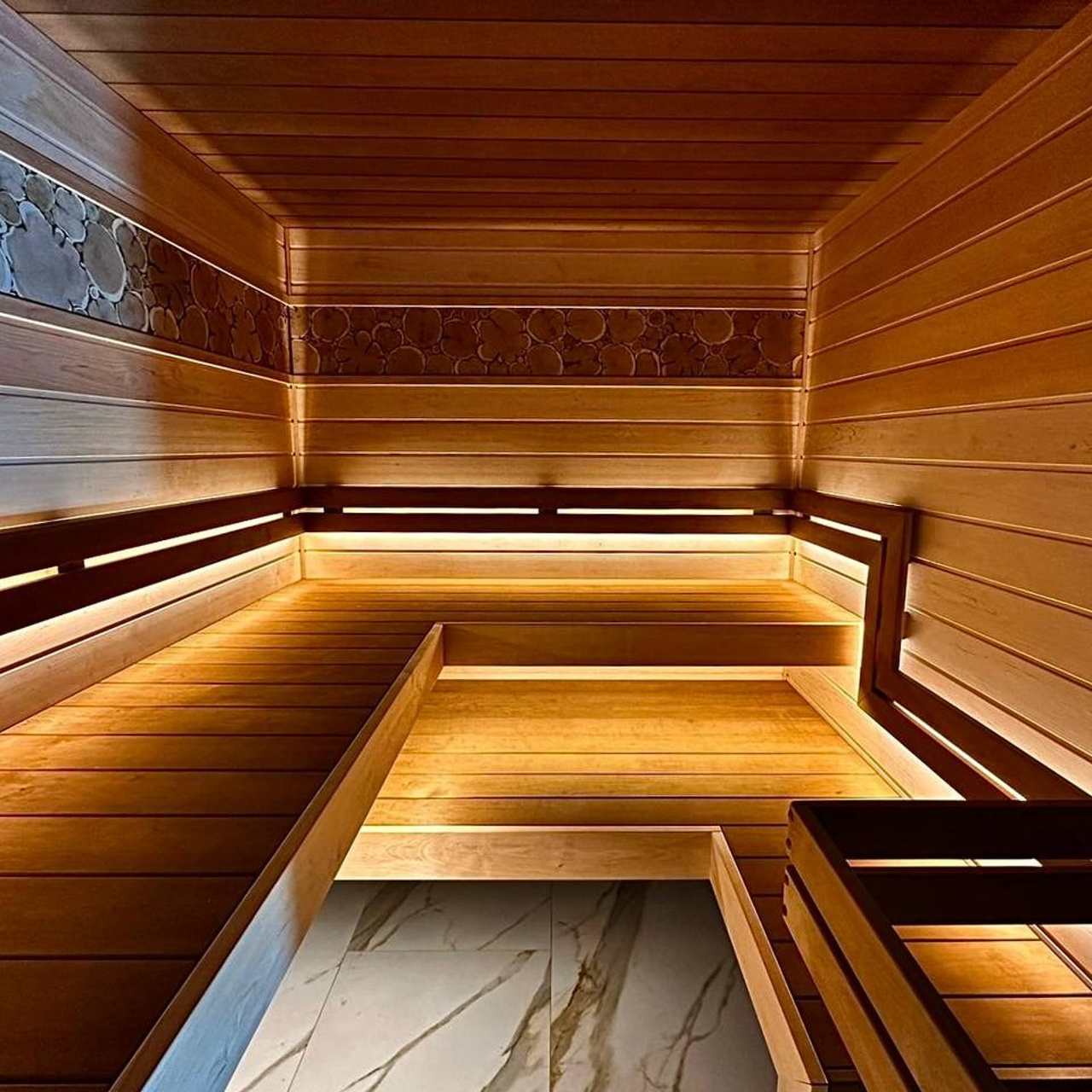 Сауна в Ольшаниках: просторный верхний полог для жаркого пара и уютный нижний — для юных ценителей бани