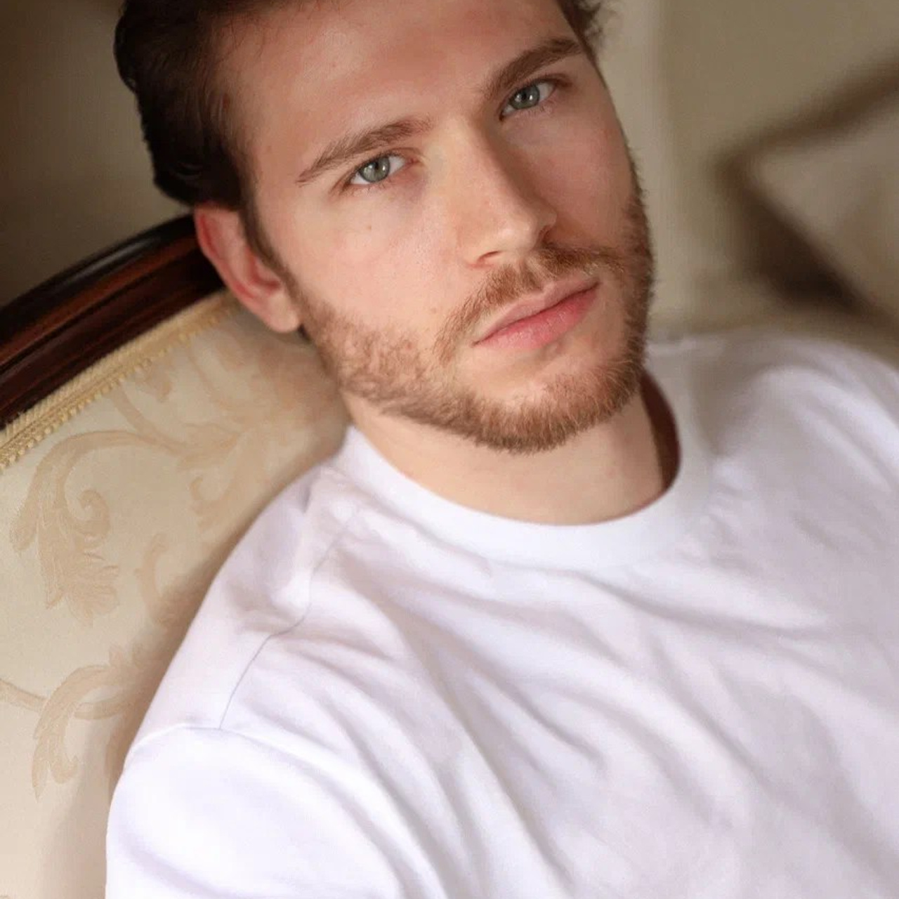 Владимир Параметры: 107/84/98 Рост: 181