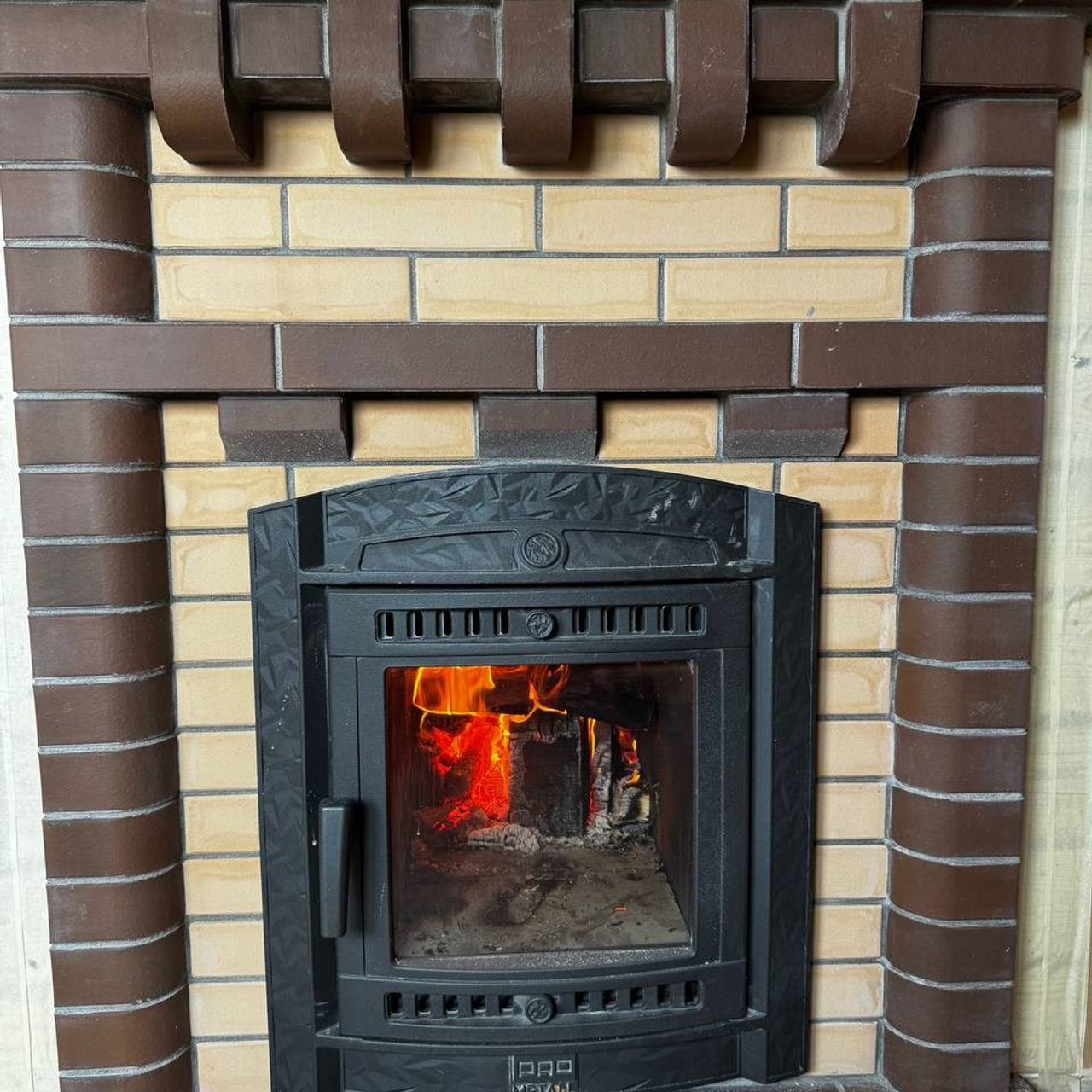 интерьер бани из кело и бревна