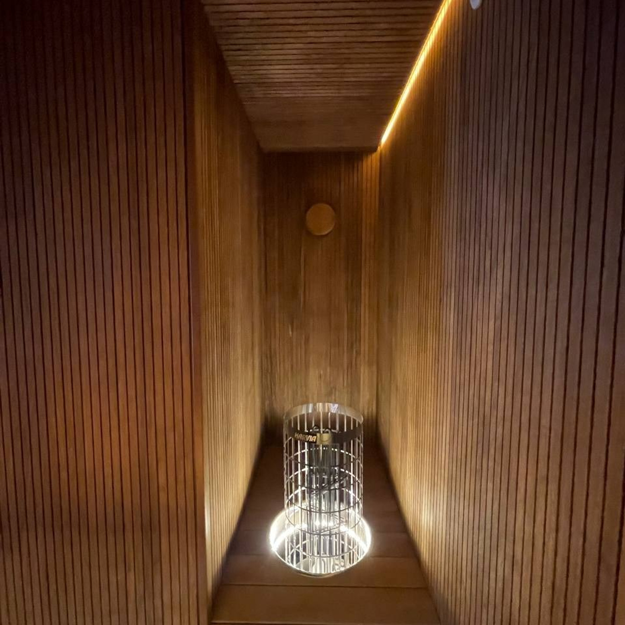 дизайнерская сауна из дерева нуар