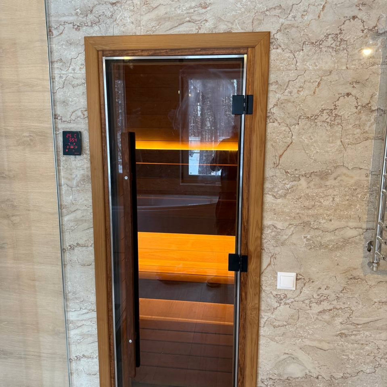 дверь из закаленного стекла в сауну