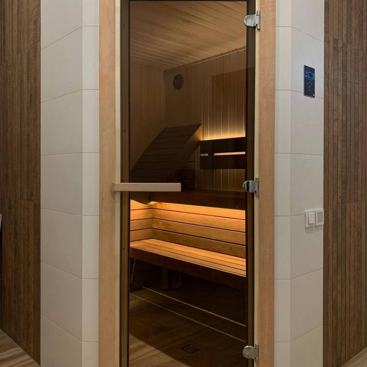 дверь в сауну