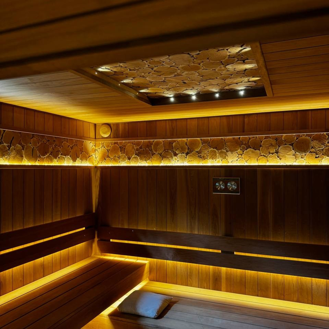 трехуровневые полки в парной