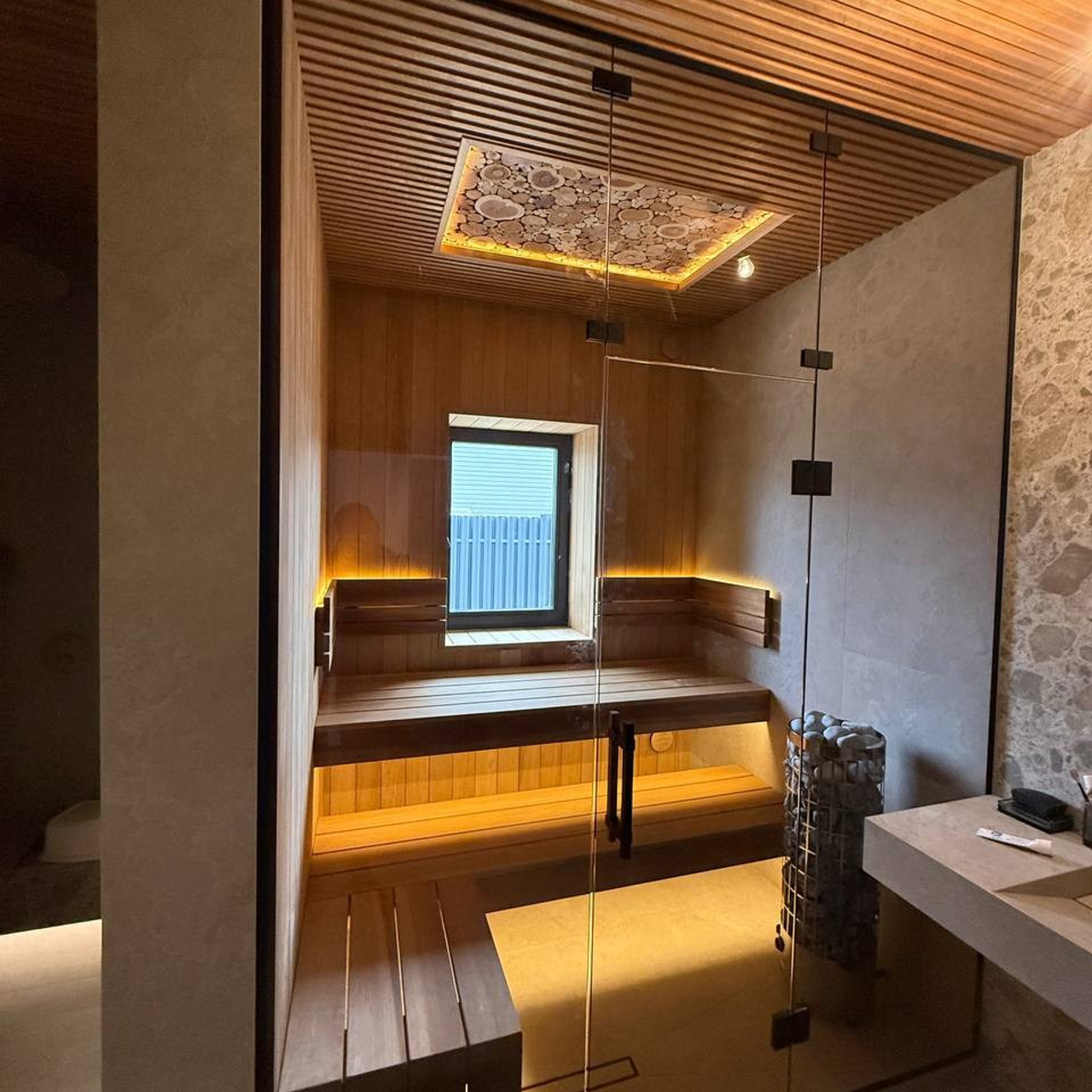 Сауна с застекленным фасадом в частном доме. Внутренняя отделка саун и бань под ключ в Санкт-Петербурге и Ленинградской области|Твоя Сауна