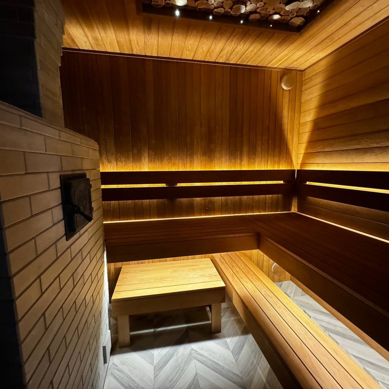 Парная с можжевеловым панно