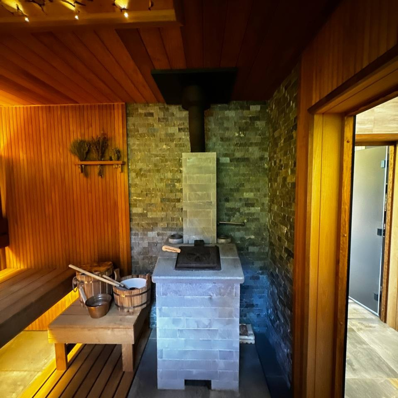 баня из термоосины с печью Gefest Grom