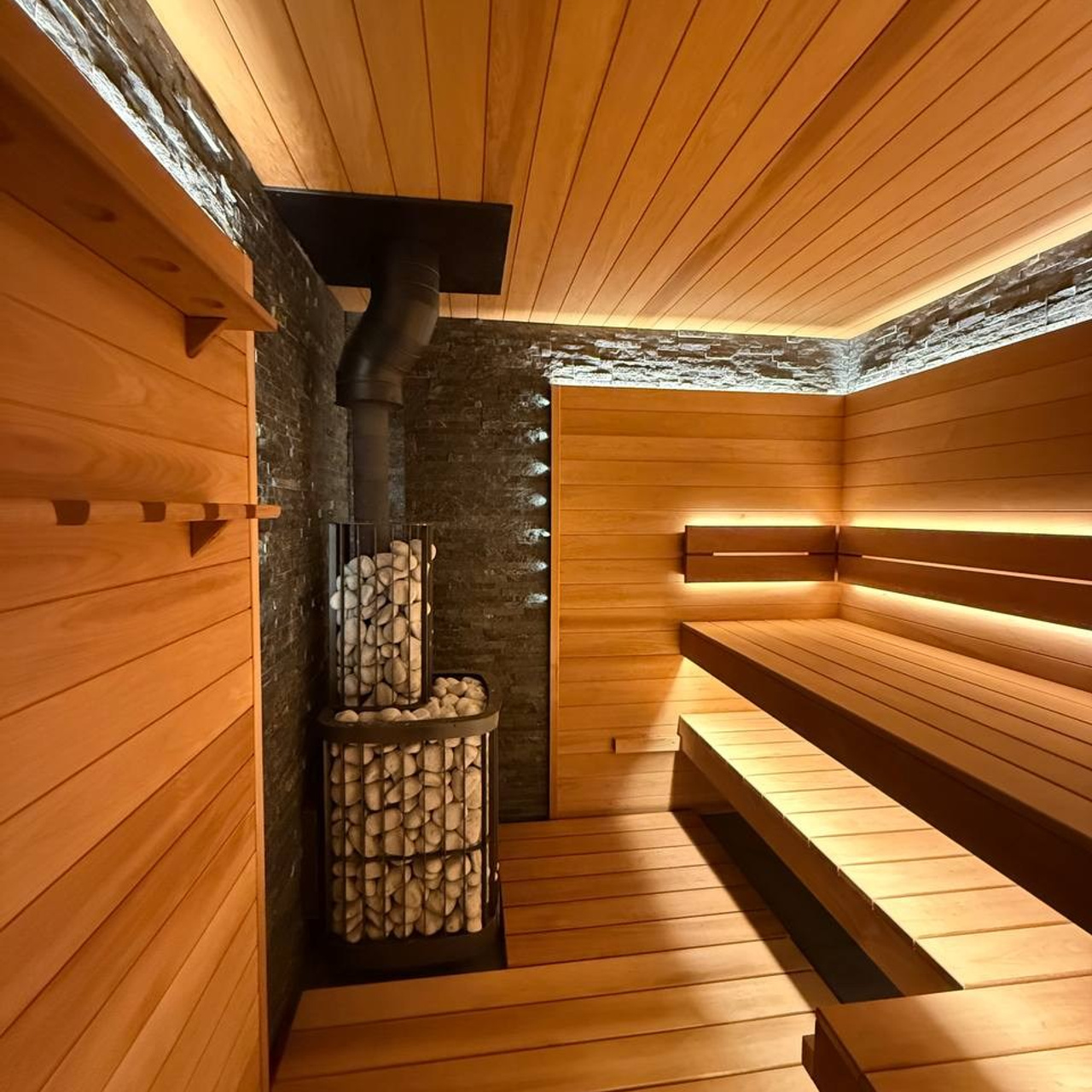 сауна из термоосины с печью Kastor 22