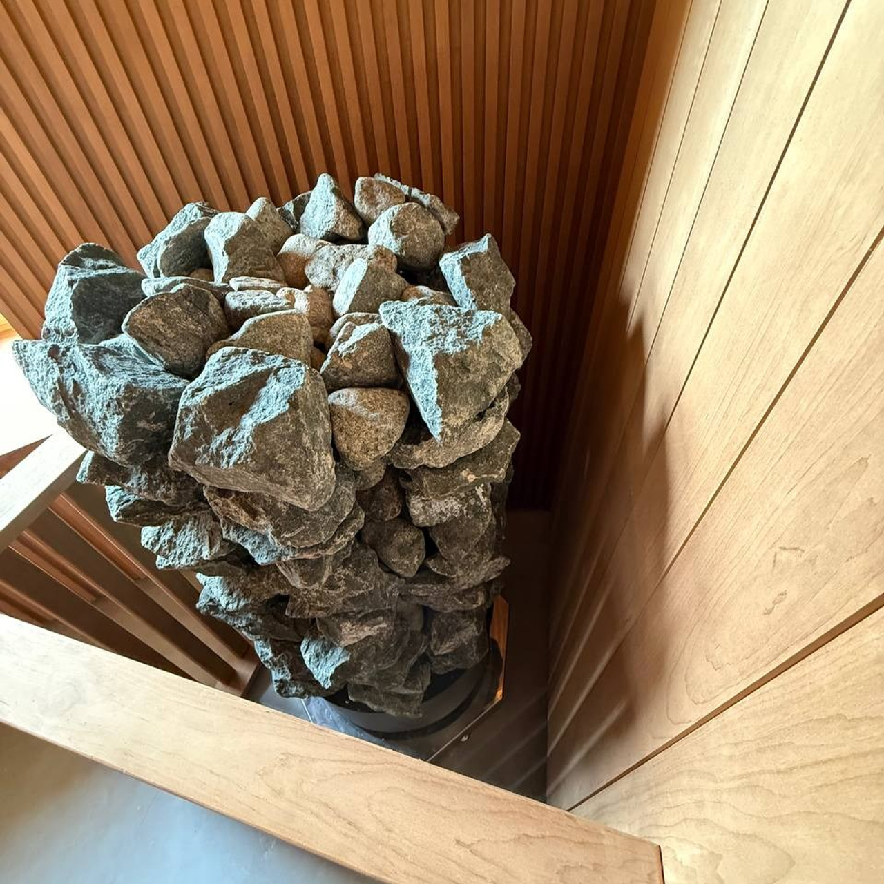 печь Born Rock в сауне