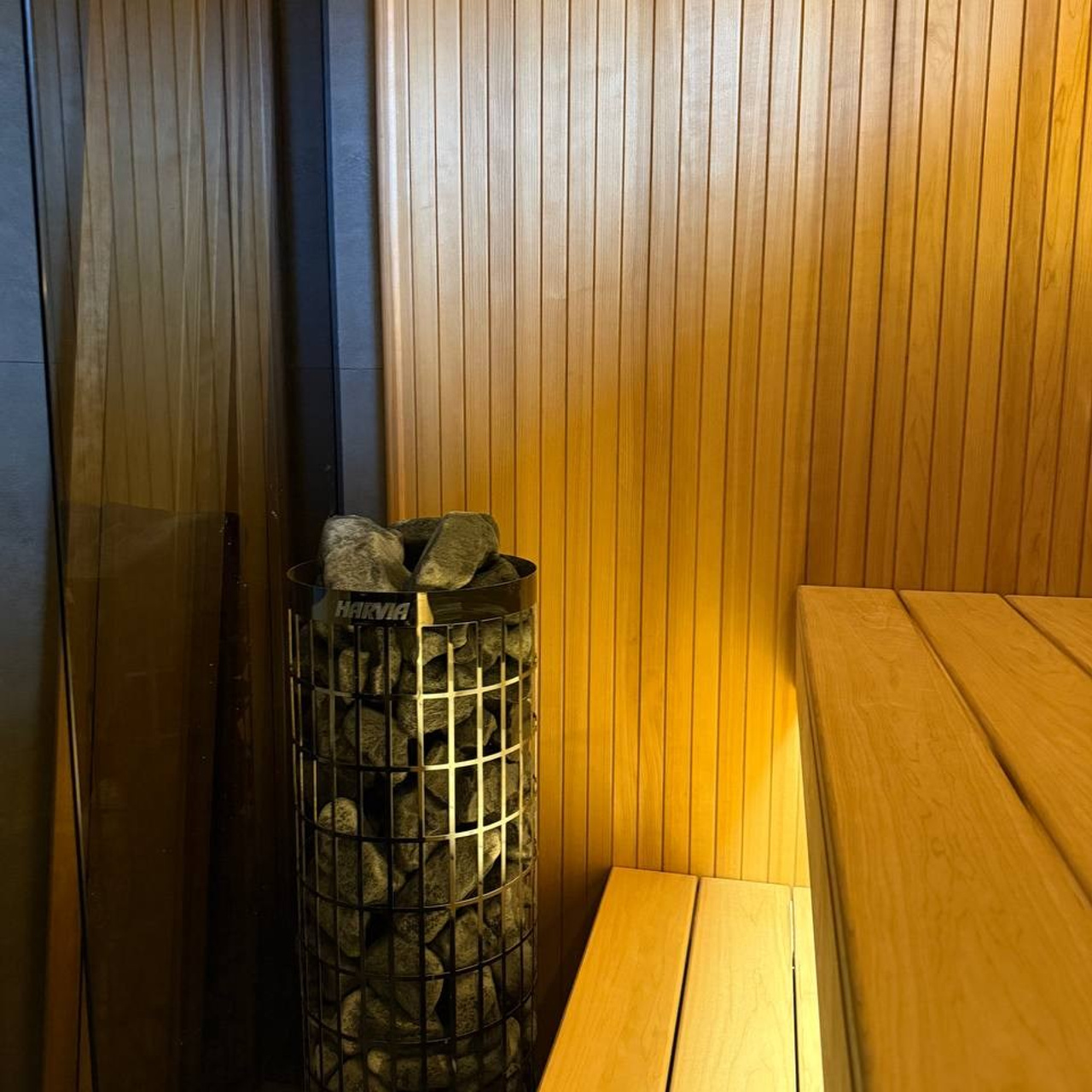 Печь Cilindro в интерьере сауны