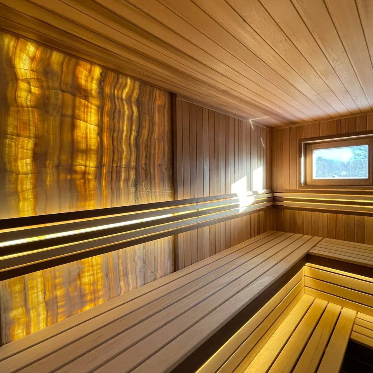 сауна из канадского кедра с ониксом