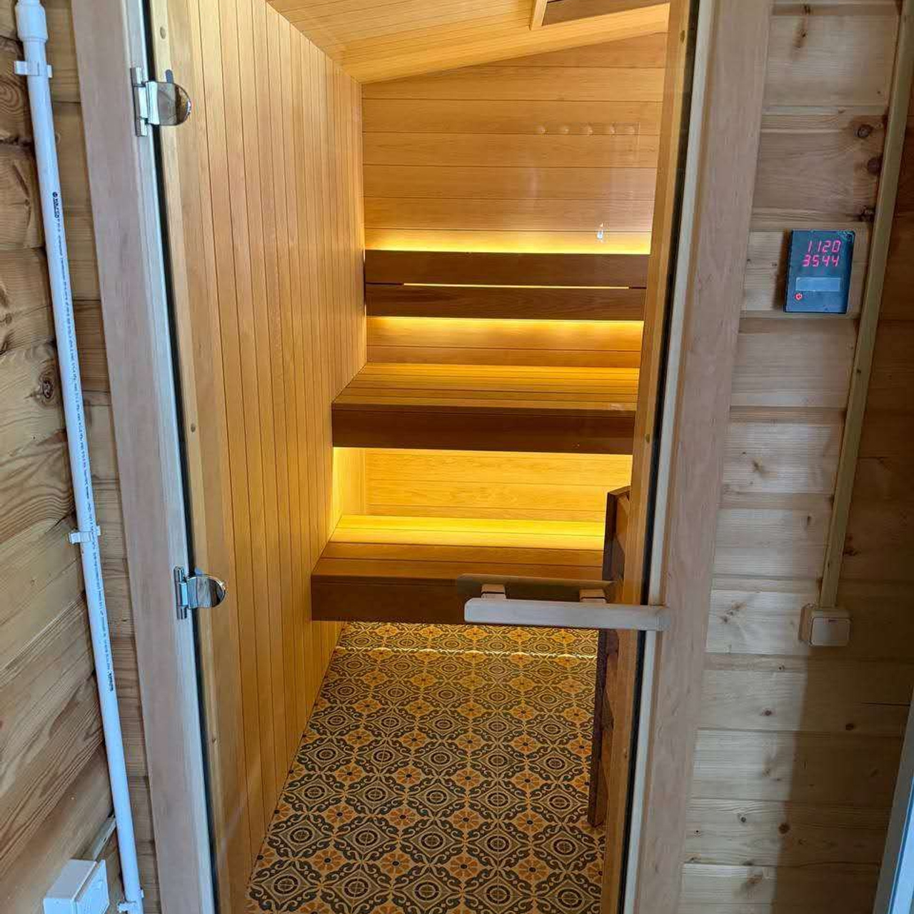 парная с полками из термоосины