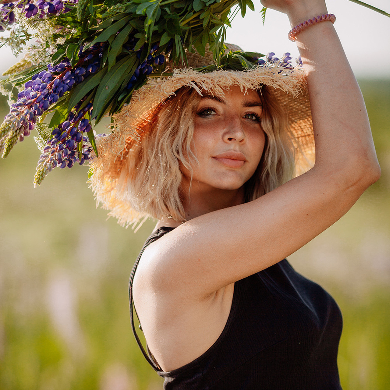 Карина и люпины