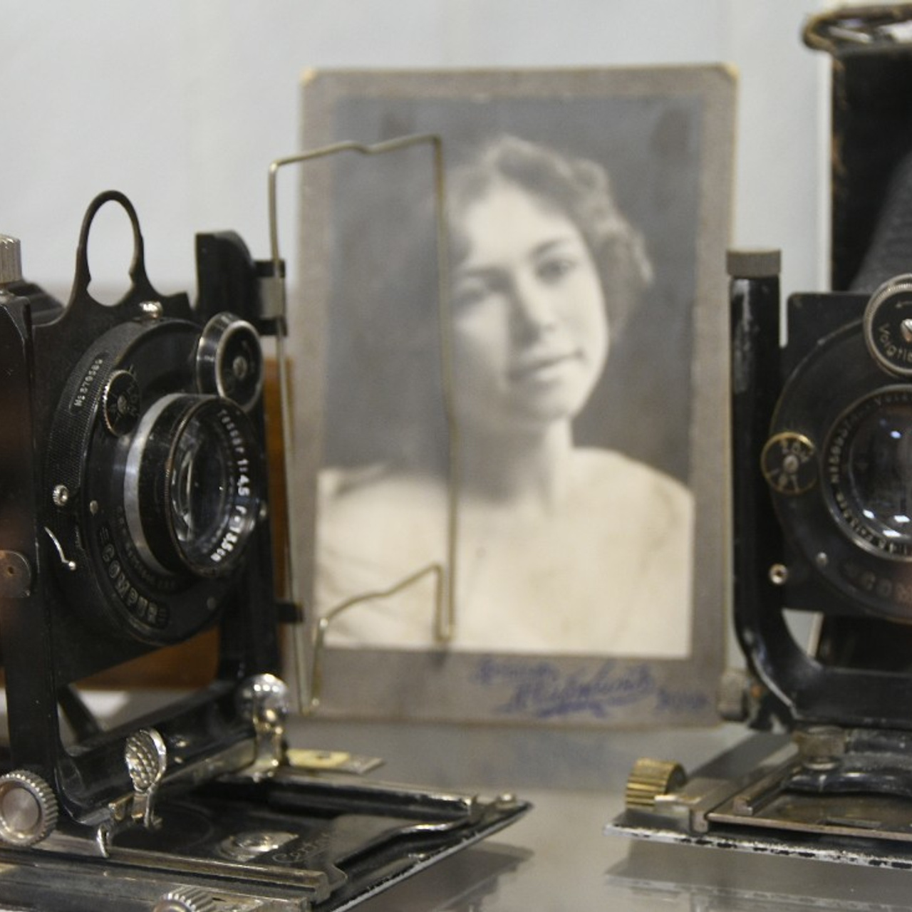 Выставки фототехники «От форматных до цифровых». Фотограф в Туле Крупский АнДРей. Фотостудия «КАДР71» в Туле