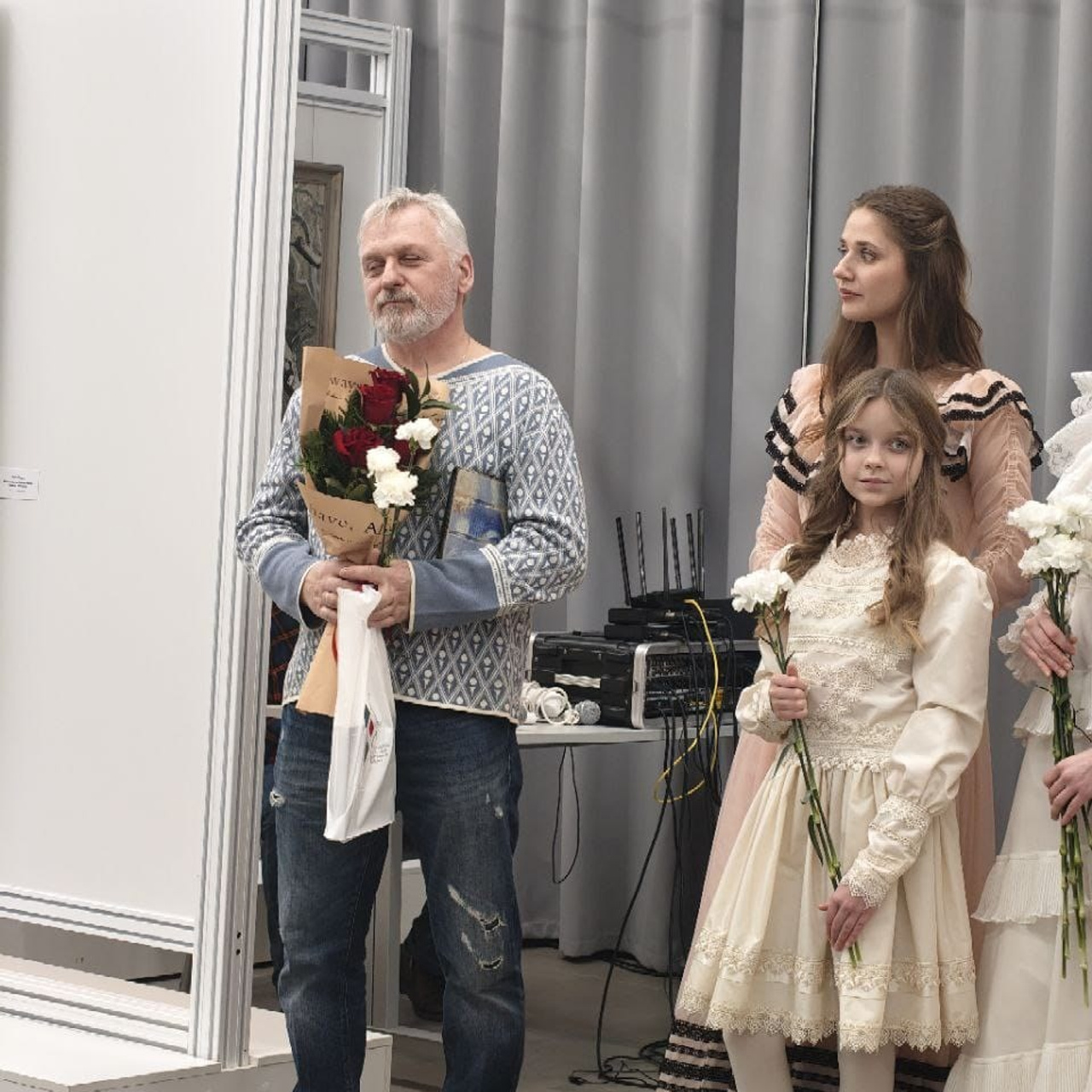 / НОВОЕ НА БЕЛОМ /. Ассоциация художников монументалистов г. Москва