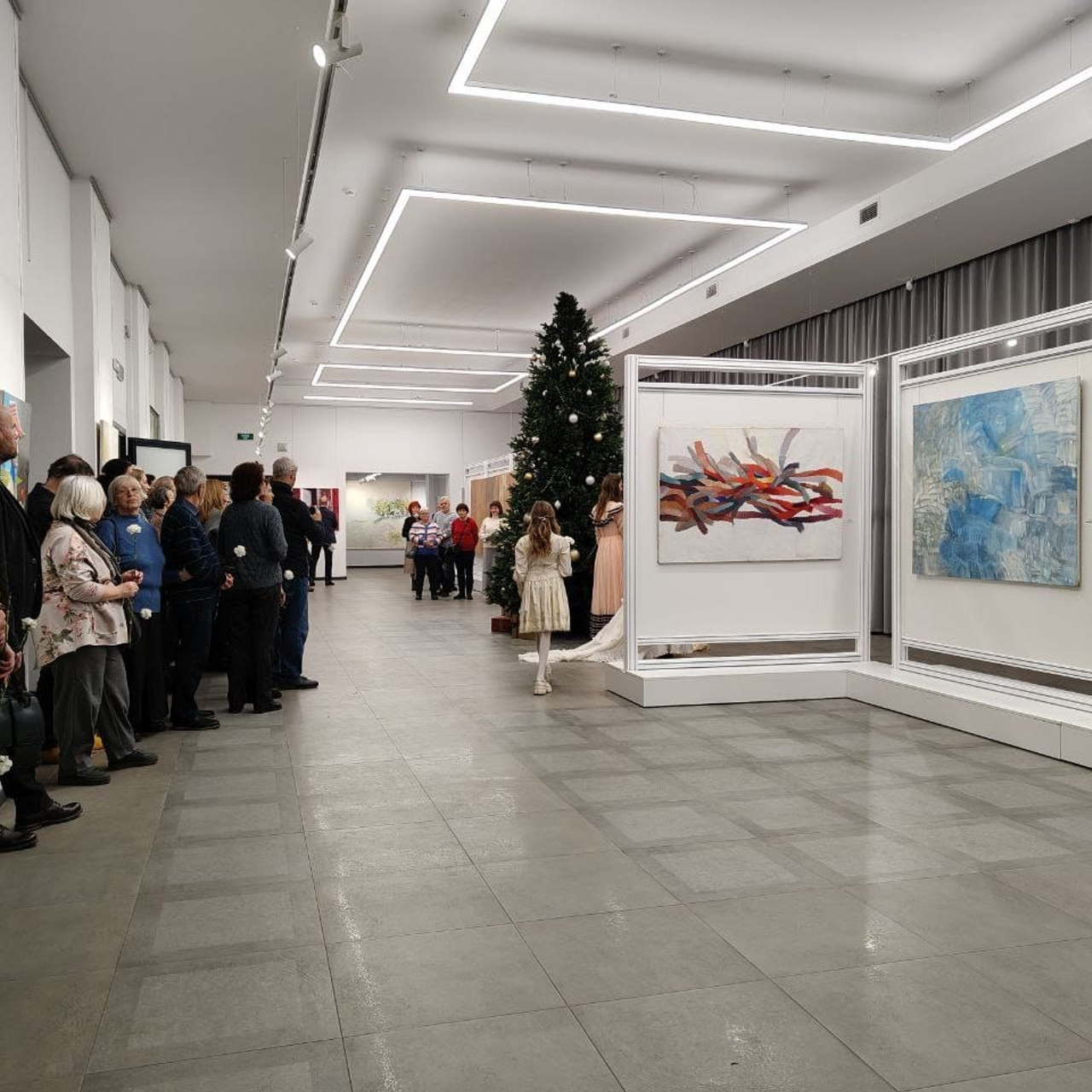 / НОВОЕ НА БЕЛОМ /. Ассоциация художников монументалистов г. Москва