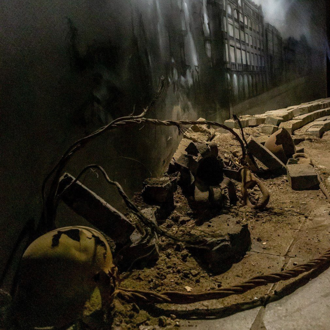 ЛЕНИНГРАД. ЖИЗНЬ ВОПРЕКИ СМЕРТИ. Ассоциация художников монументалистов г. Москва