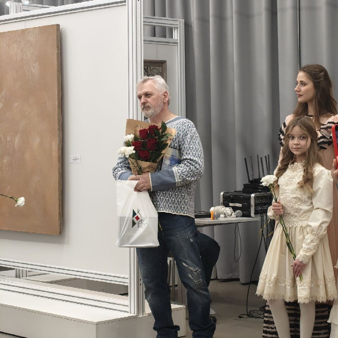 / НОВОЕ НА БЕЛОМ /. Ассоциация художников монументалистов г. Москва